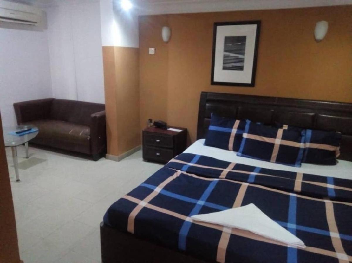 איקג'ה Theodawn Hotels @ Suite 29 מראה חיצוני תמונה
