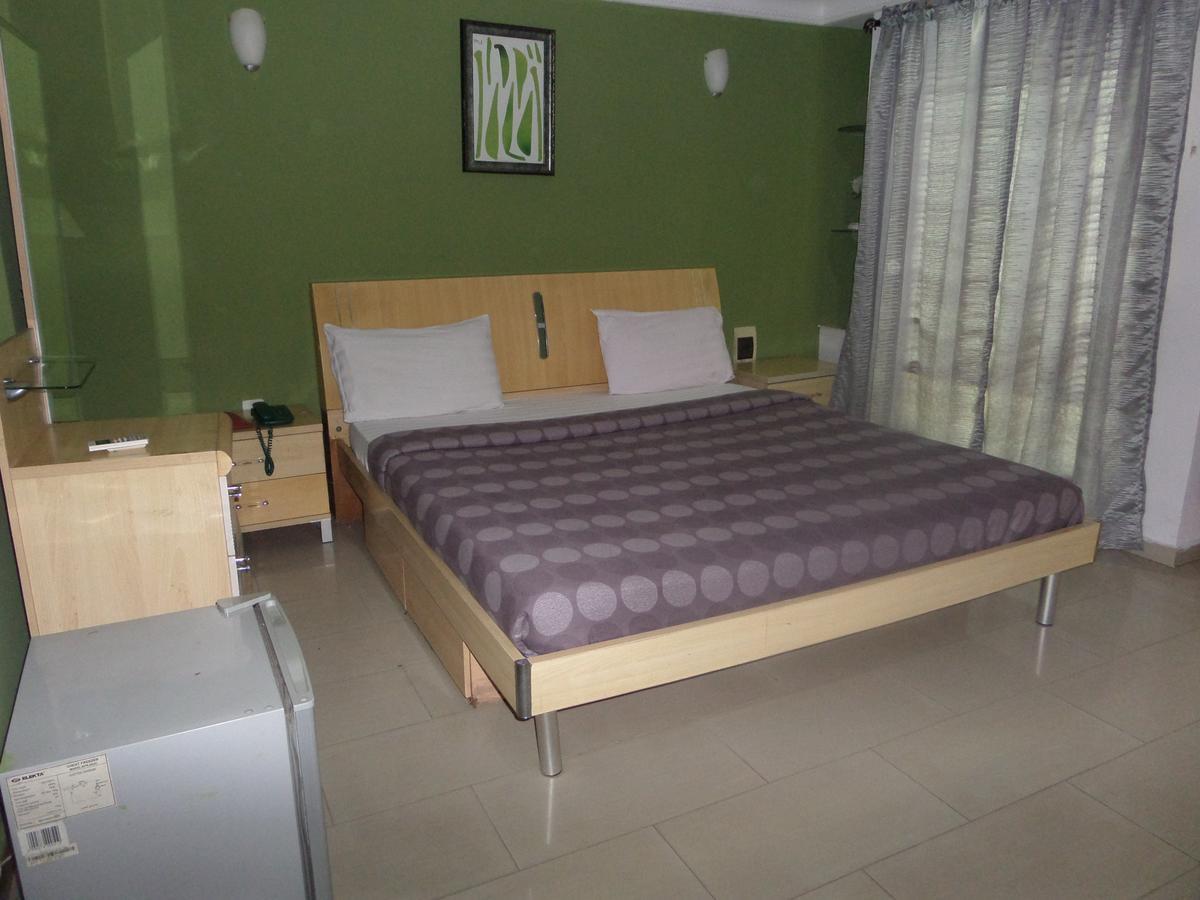 איקג'ה Theodawn Hotels @ Suite 29 מראה חיצוני תמונה