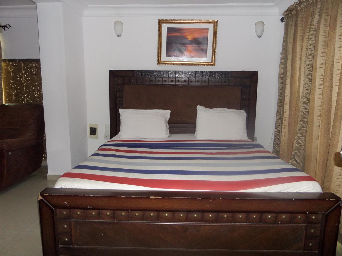 איקג'ה Theodawn Hotels @ Suite 29 מראה חיצוני תמונה