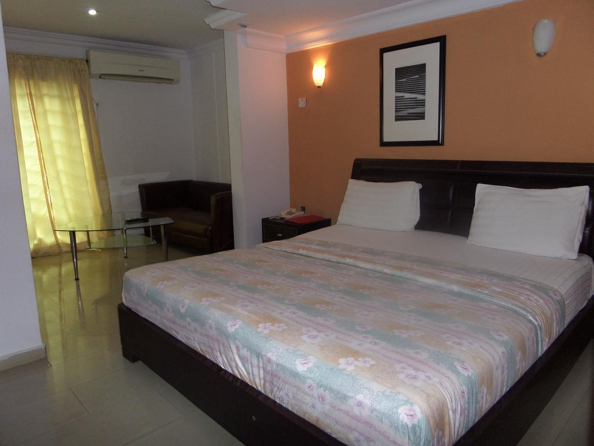 איקג'ה Theodawn Hotels @ Suite 29 מראה חיצוני תמונה