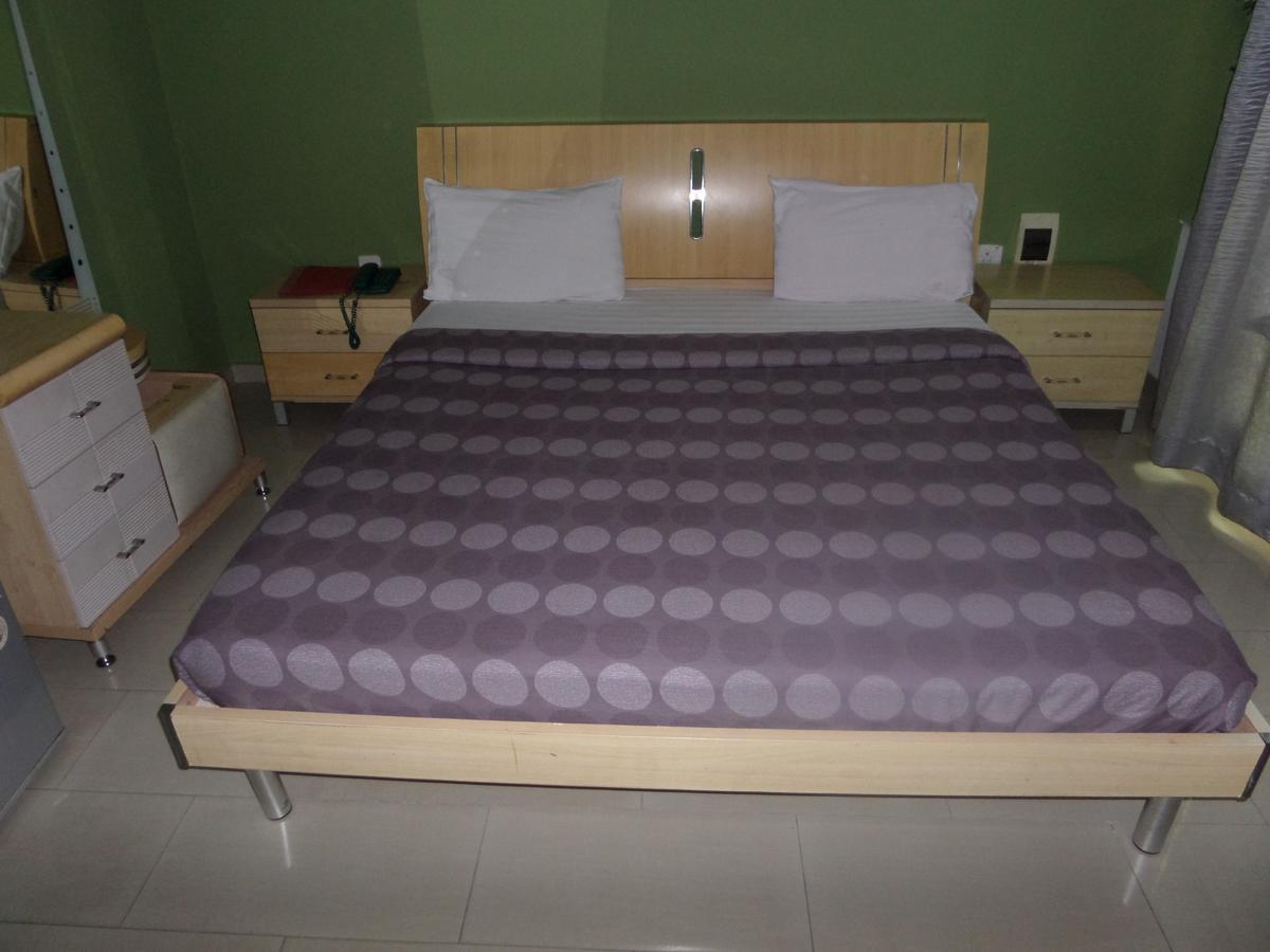 איקג'ה Theodawn Hotels @ Suite 29 מראה חיצוני תמונה