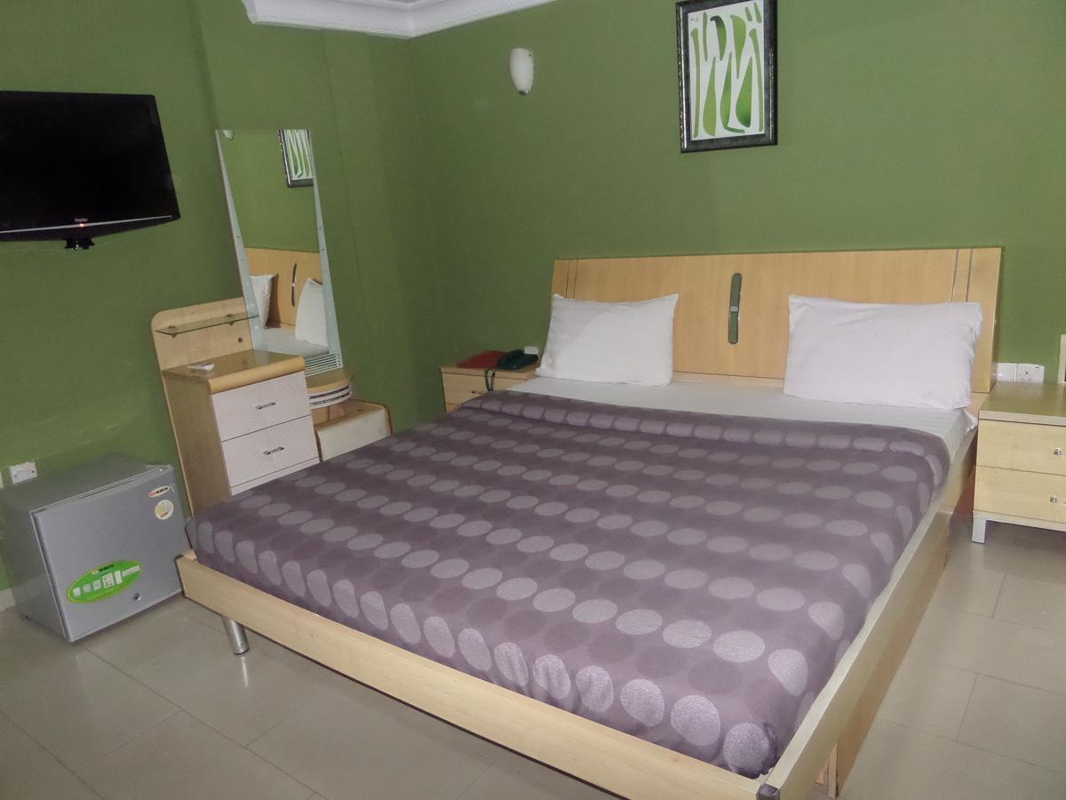 איקג'ה Theodawn Hotels @ Suite 29 מראה חיצוני תמונה