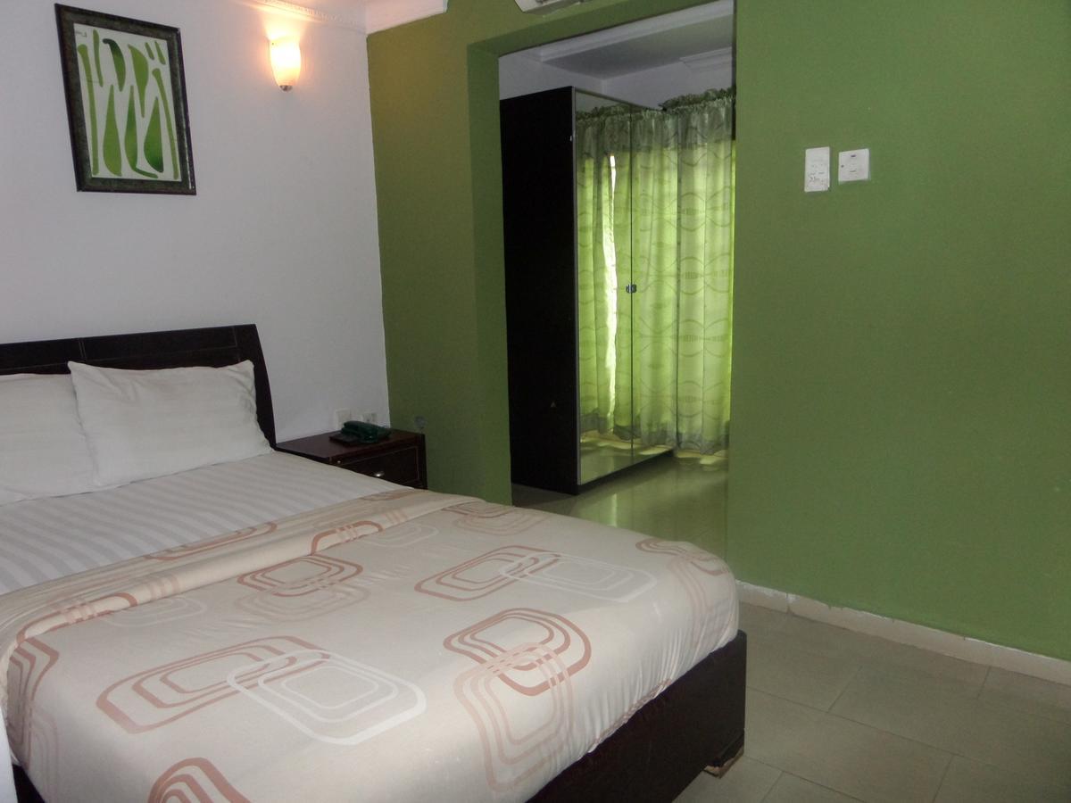 איקג'ה Theodawn Hotels @ Suite 29 מראה חיצוני תמונה