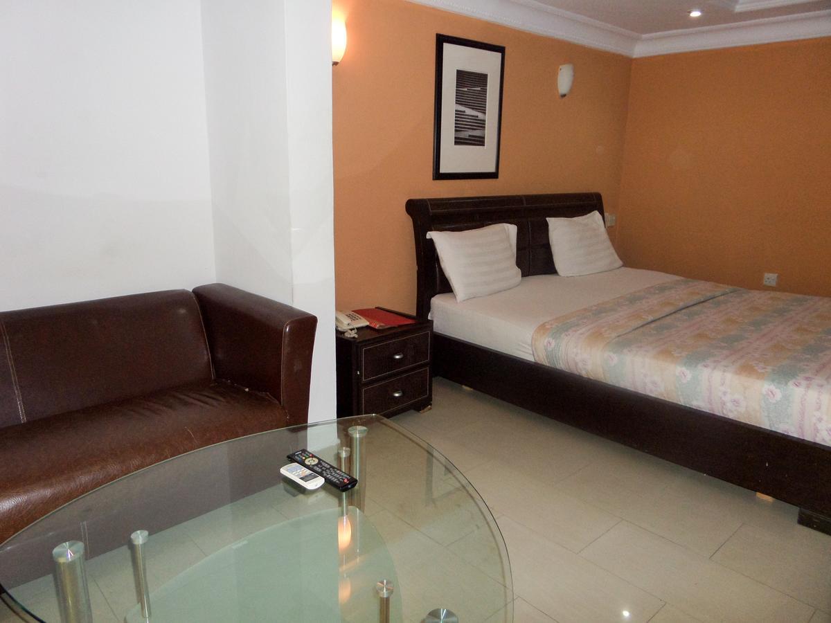 איקג'ה Theodawn Hotels @ Suite 29 מראה חיצוני תמונה