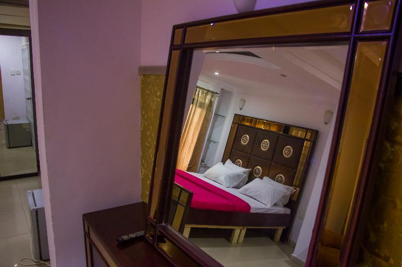 איקג'ה Theodawn Hotels @ Suite 29 מראה חיצוני תמונה