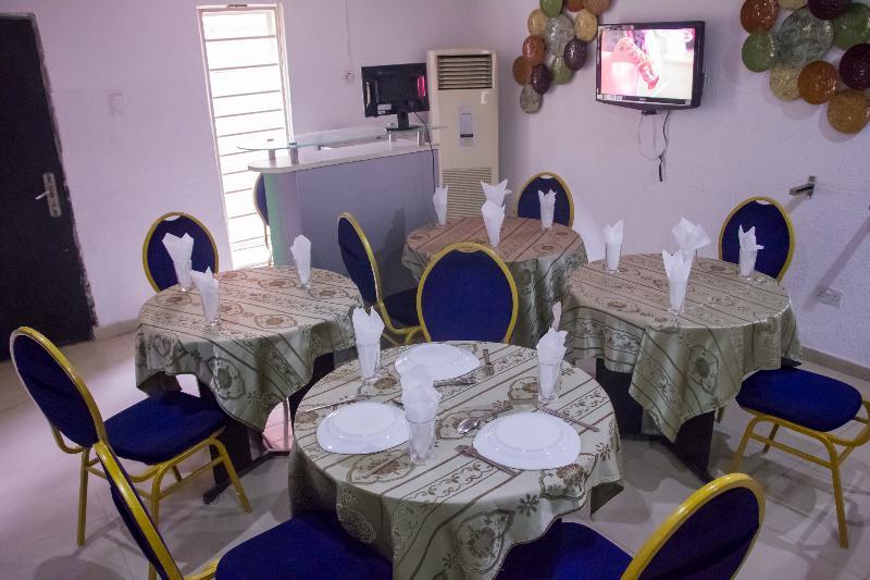 איקג'ה Theodawn Hotels @ Suite 29 מראה חיצוני תמונה