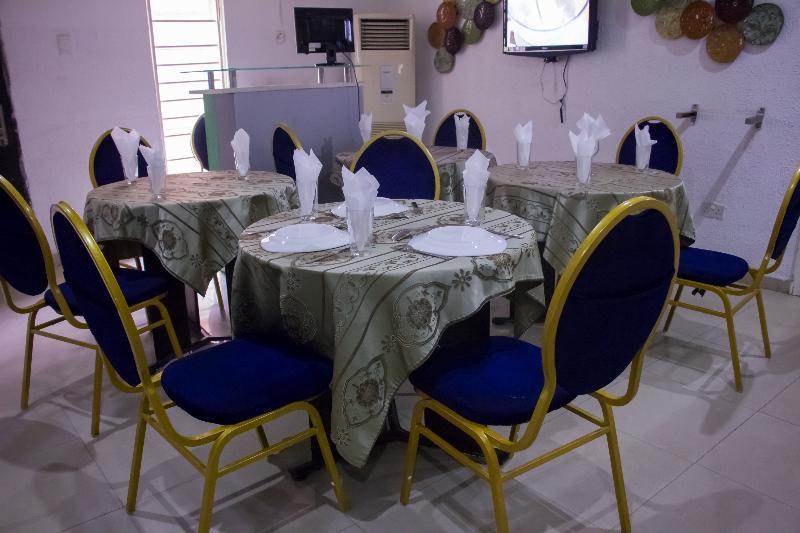איקג'ה Theodawn Hotels @ Suite 29 מראה חיצוני תמונה
