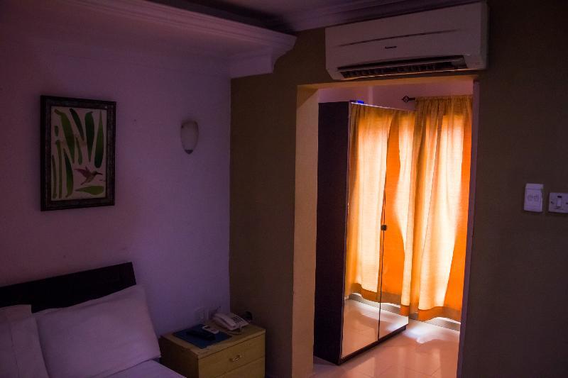 איקג'ה Theodawn Hotels @ Suite 29 מראה חיצוני תמונה