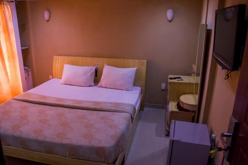 איקג'ה Theodawn Hotels @ Suite 29 מראה חיצוני תמונה