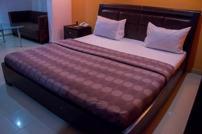 איקג'ה Theodawn Hotels @ Suite 29 מראה חיצוני תמונה
