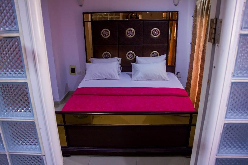 איקג'ה Theodawn Hotels @ Suite 29 מראה חיצוני תמונה