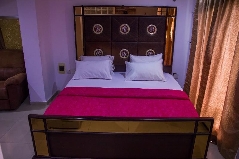 איקג'ה Theodawn Hotels @ Suite 29 מראה חיצוני תמונה