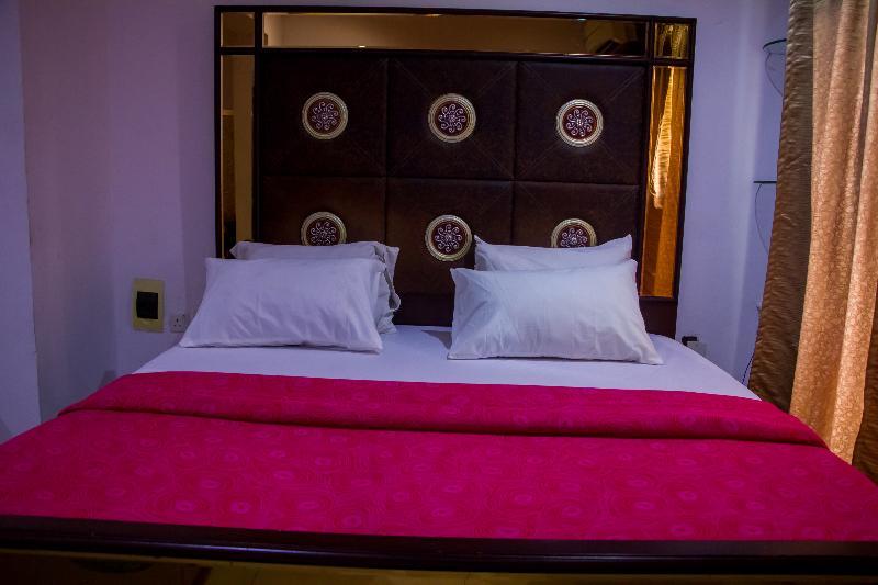 איקג'ה Theodawn Hotels @ Suite 29 מראה חיצוני תמונה