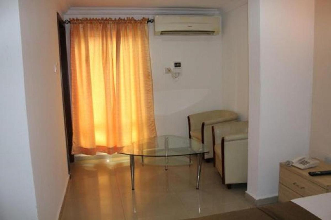 איקג'ה Theodawn Hotels @ Suite 29 מראה חיצוני תמונה