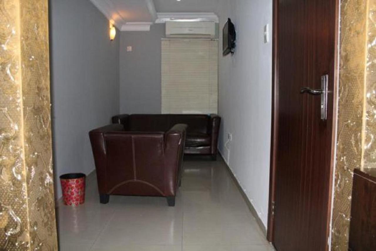 איקג'ה Theodawn Hotels @ Suite 29 מראה חיצוני תמונה