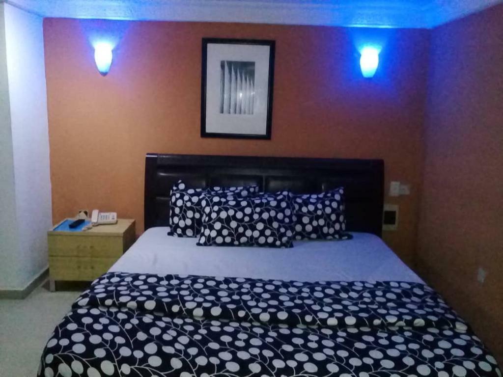איקג'ה Theodawn Hotels @ Suite 29 מראה חיצוני תמונה