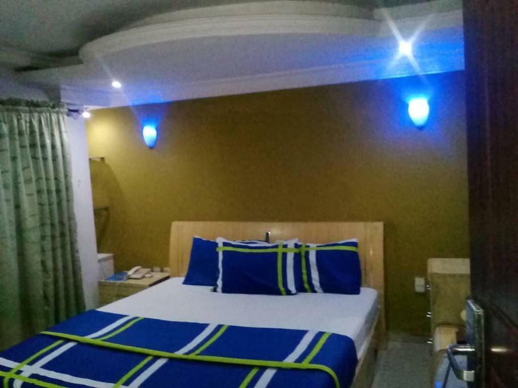 איקג'ה Theodawn Hotels @ Suite 29 מראה חיצוני תמונה