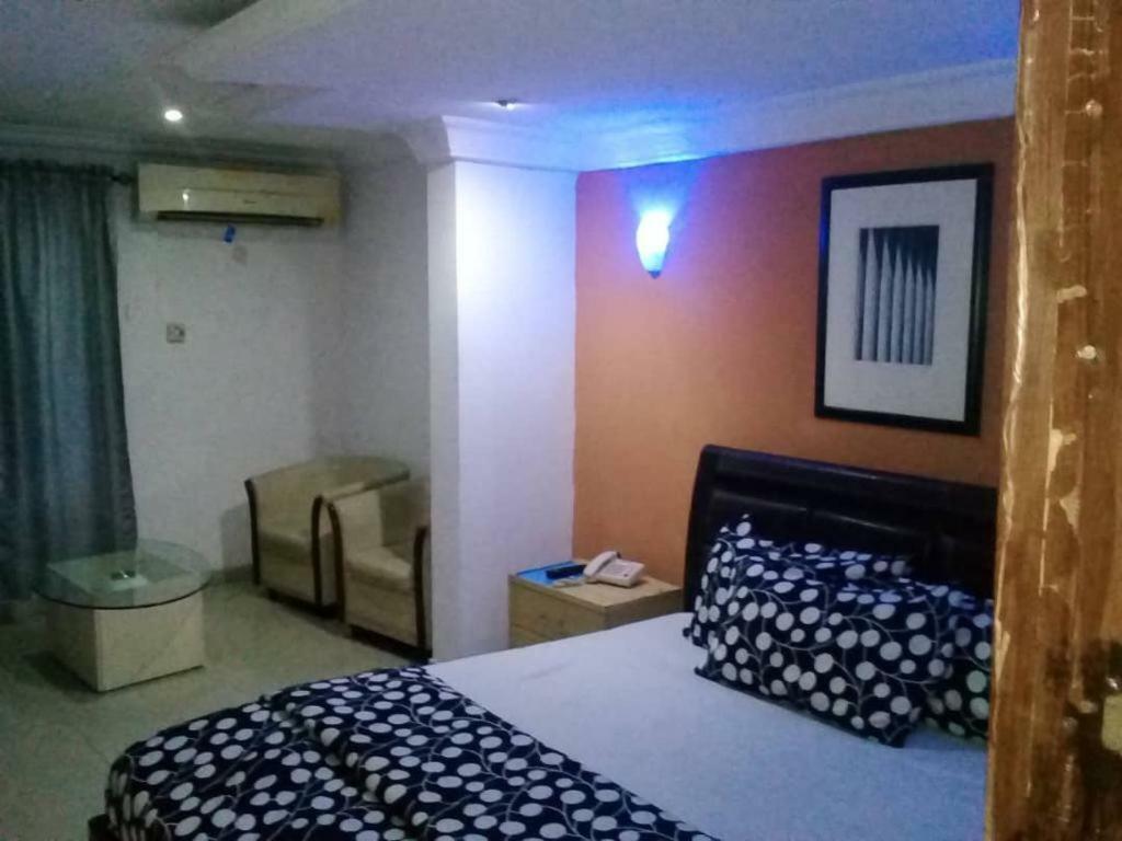 איקג'ה Theodawn Hotels @ Suite 29 מראה חיצוני תמונה